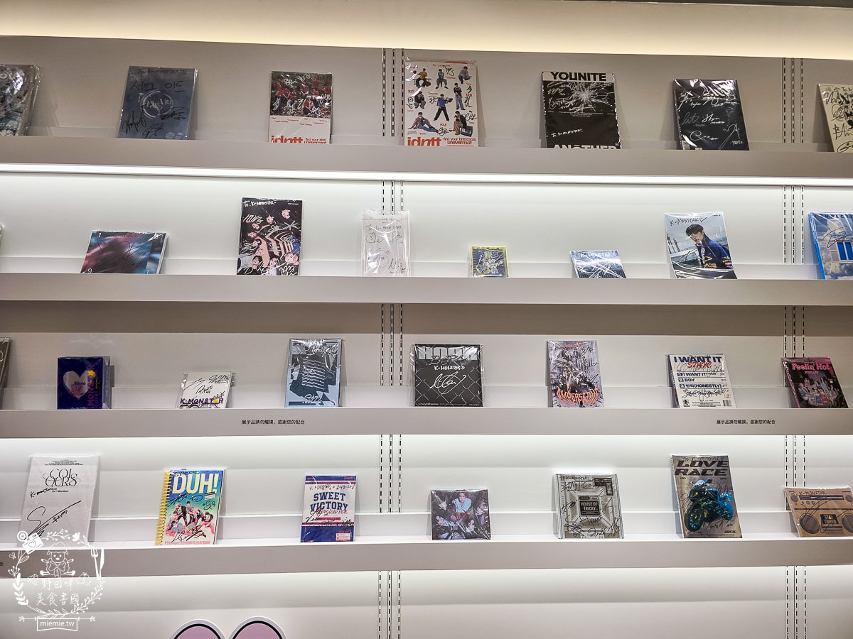 K-MONSTAR夢時代門市｜超多熱門K-pop 專輯、拍貼機、抽卡機、限定小卡、周邊、 手燈！
