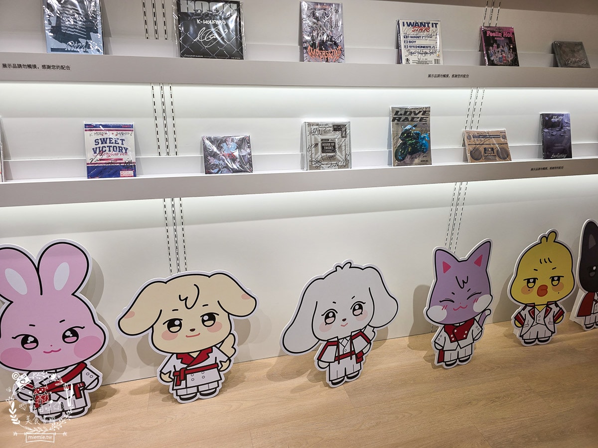 K-MONSTAR夢時代門市｜超多熱門K-pop 專輯、拍貼機、抽卡機、限定小卡、周邊、 手燈！