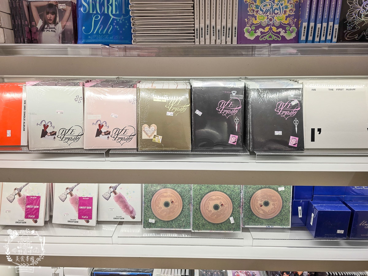 K-MONSTAR夢時代門市｜超多熱門K-pop 專輯、拍貼機、抽卡機、限定小卡、周邊、 手燈！
