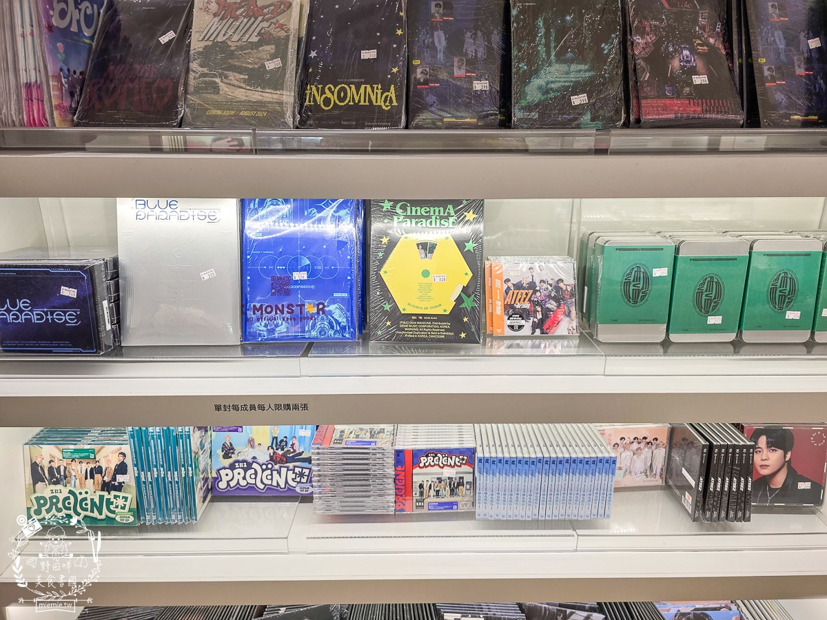 K-MONSTAR夢時代門市｜超多熱門K-pop 專輯、拍貼機、抽卡機、限定小卡、周邊、 手燈！