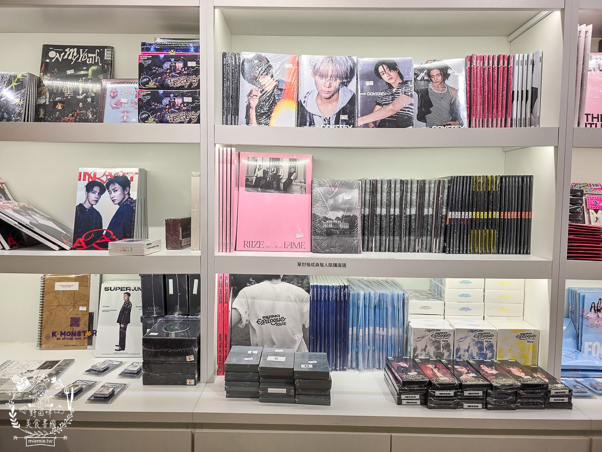 K-MONSTAR夢時代門市｜超多熱門K-pop 專輯、拍貼機、抽卡機、限定小卡、周邊、 手燈！