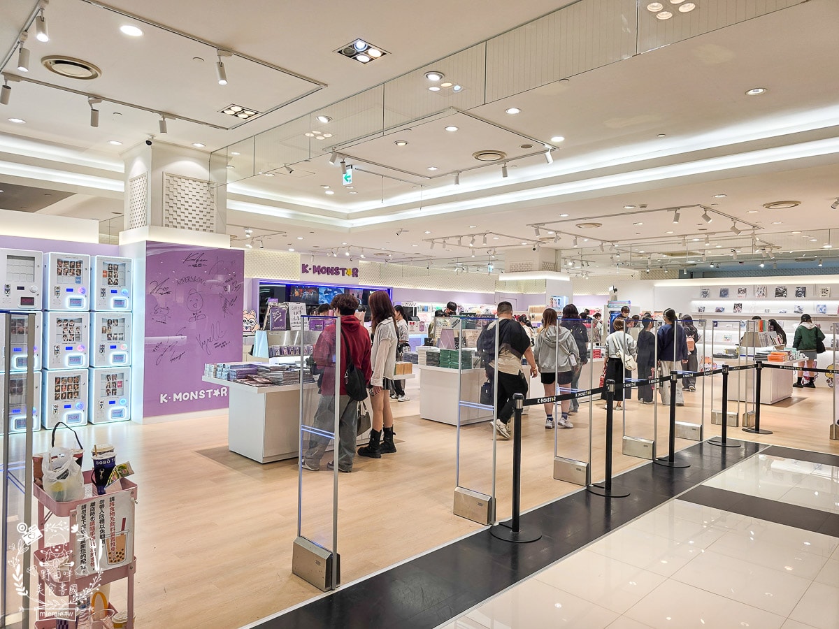 K-MONSTAR夢時代門市｜超多熱門K-pop 專輯、拍貼機、抽卡機、限定小卡、周邊、 手燈！