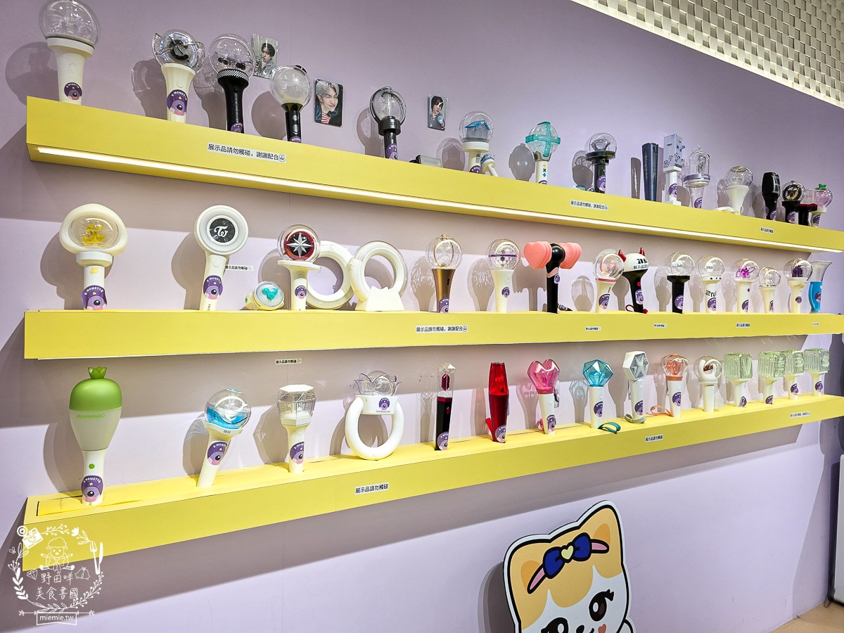K-MONSTAR夢時代門市｜超多熱門K-pop 專輯、拍貼機、抽卡機、限定小卡、周邊、 手燈！