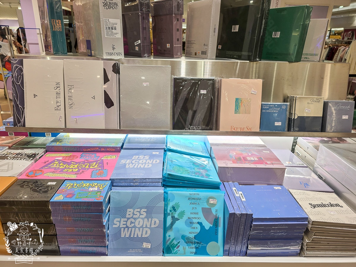 K-MONSTAR夢時代門市｜超多熱門K-pop 專輯、拍貼機、抽卡機、限定小卡、周邊、 手燈！