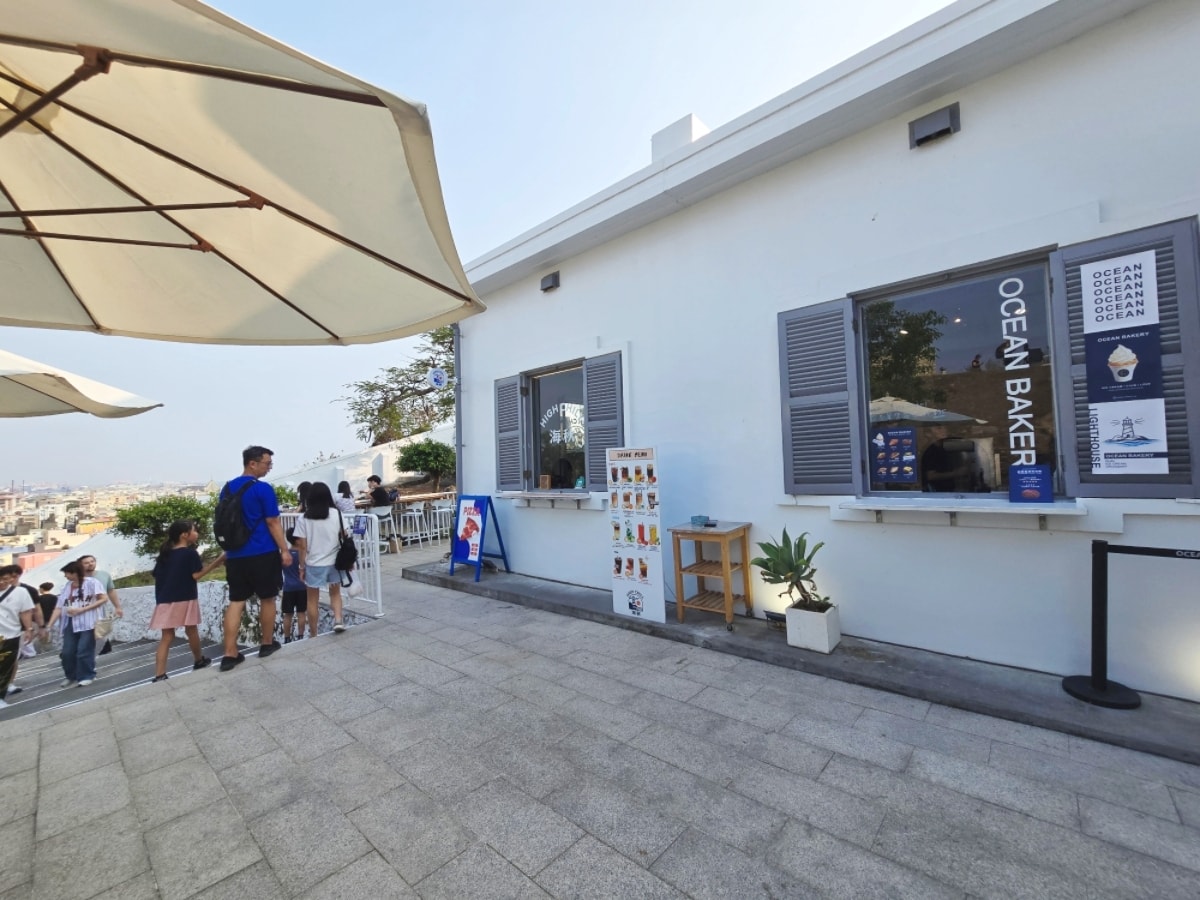 高雄最強可頌 OCEAN BAKERY 進駐旗津燈塔！無敵夕陽海景、限定可頌霜淇淋全攻略