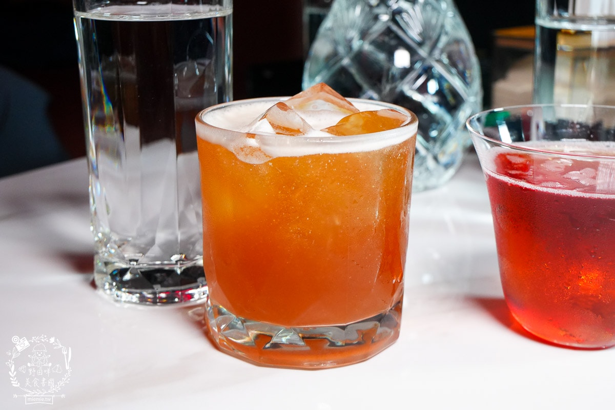 【高雄餐酒館推薦】KORTA x KARA KARA全台首創互動式KTV公關酒吧!微醺主題、質感調酒與超強深夜美食,讓你捨不得回家的微醺秘境 - 第22張圖 【高雄餐酒館推薦】KORTA x KARA KARA全台首創互動式KTV公關酒吧!微醺主題、質感調酒與超強深夜美食,讓你捨不得回家的微醺秘境