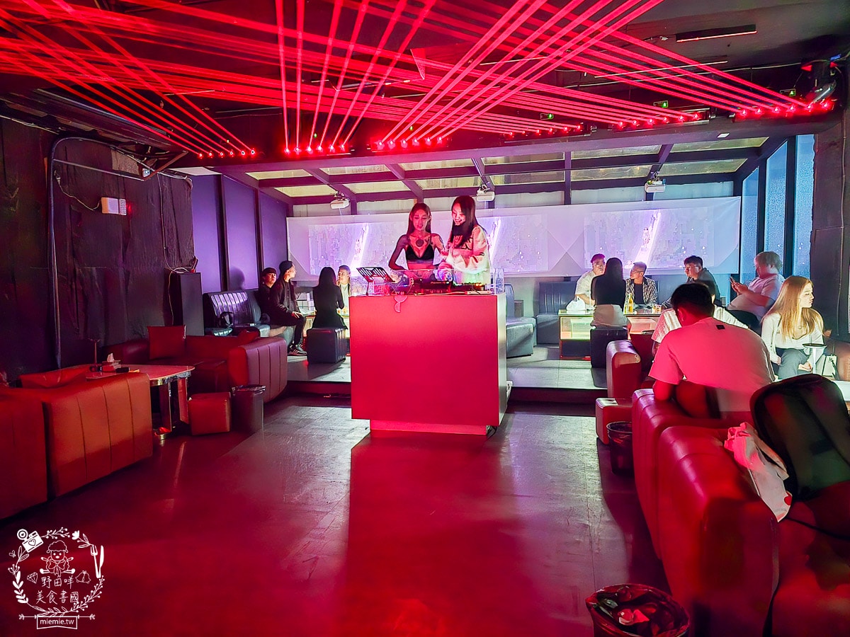 【高雄餐酒館推薦】KORTA x KARA KARA全台首創互動式KTV公關酒吧!微醺主題、質感調酒與超強深夜美食,讓你捨不得回家的微醺秘境 - 第15張圖 【高雄餐酒館推薦】KORTA x KARA KARA全台首創互動式KTV公關酒吧!微醺主題、質感調酒與超強深夜美食,讓你捨不得回家的微醺秘境