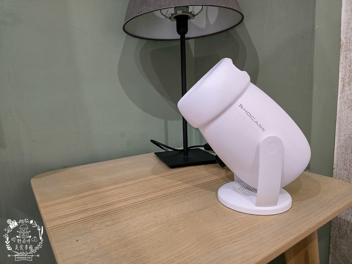 【開箱】KOCA Joy Lite 1 投影機｜租屋族的移動電影院！外出小旅行的追劇神器，讓平價住宿也能有五星級大螢幕享受