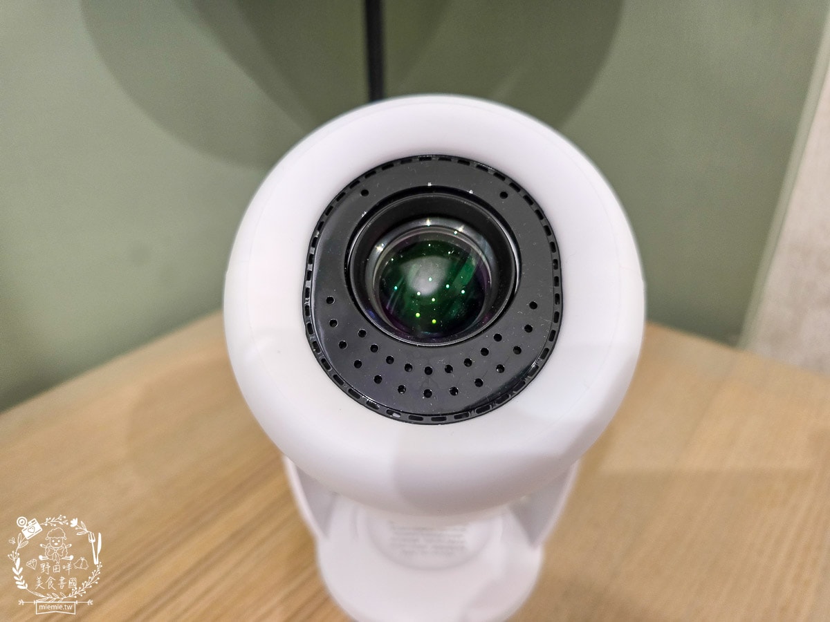 【開箱】KOCA Joy Lite 1 投影機｜租屋族的移動電影院！外出小旅行的追劇神器，讓平價住宿也能有五星級大螢幕享受
