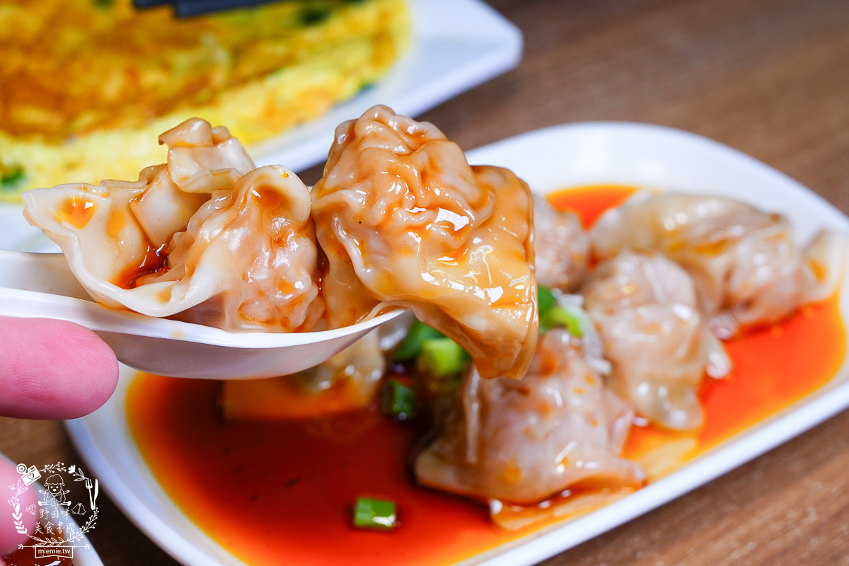 [鳳山美食]318霸王牛肉麵｜還沒打烊豬腳控肉就秒殺？揭秘靈魂麻油、辣油的靈魂吃法！根本就是被牛肉麵耽誤的控肉店！