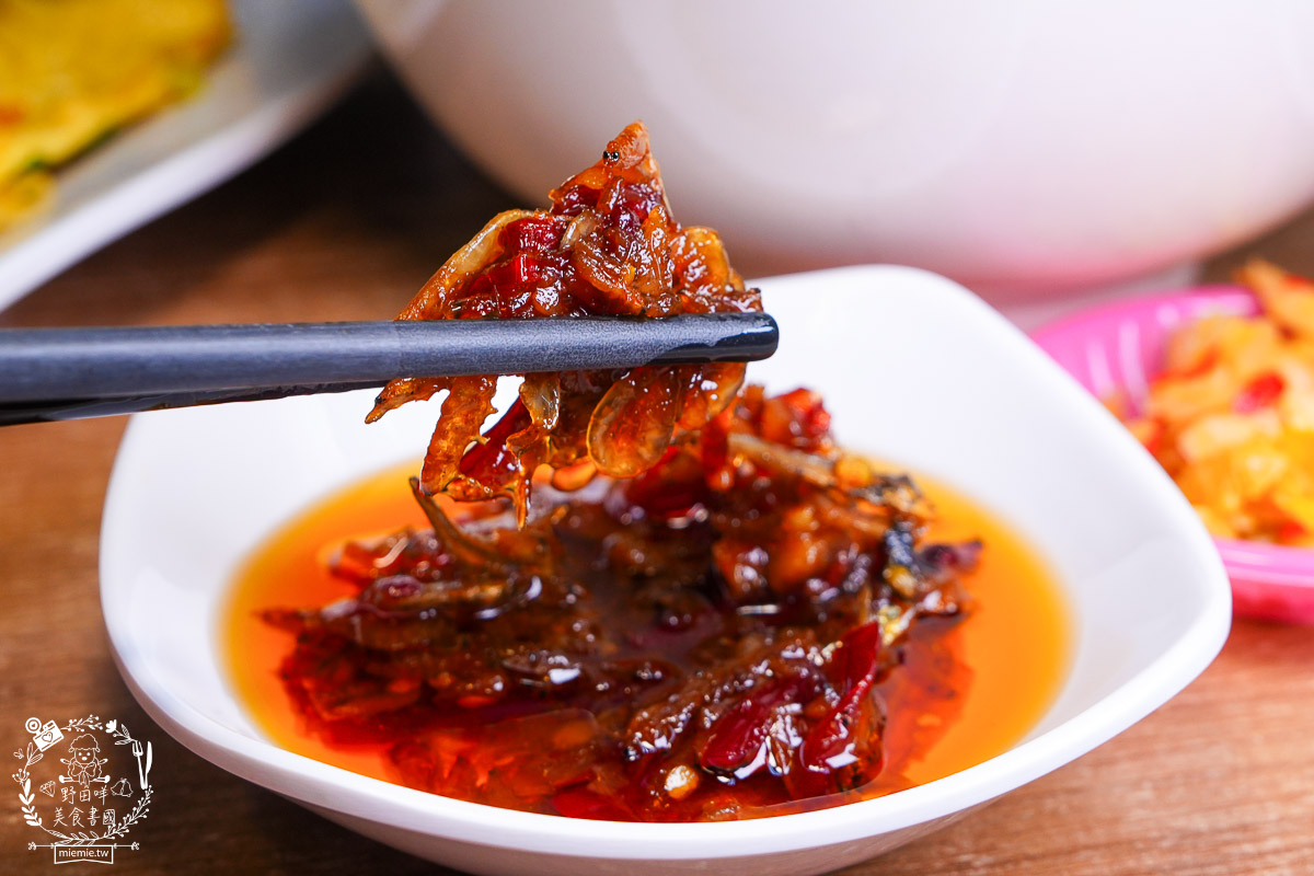 [鳳山美食]318霸王牛肉麵｜還沒打烊豬腳控肉就秒殺？揭秘靈魂麻油、辣油的靈魂吃法！根本就是被牛肉麵耽誤的控肉店！
