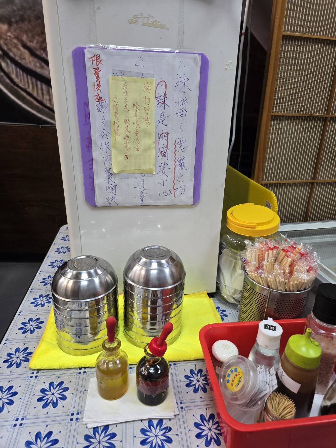 [鳳山美食]318霸王牛肉麵｜還沒打烊豬腳控肉就秒殺？揭秘靈魂麻油、辣油的靈魂吃法！根本就是被牛肉麵耽誤的控肉店！