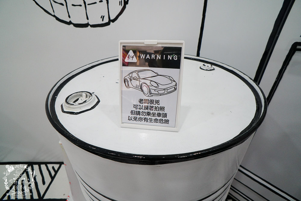 高雄咖啡廳[2D咖啡廳]新網美集散地!2D保時捷超好拍!拍到整個失心瘋!