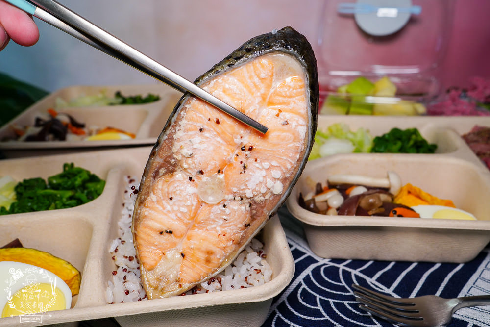 高雄隱藏版[543蔬果餐廚]每天選用新鮮蔬果的健康餐盒!香嫩牛排跟舒肥雞胸彈嫩激推!