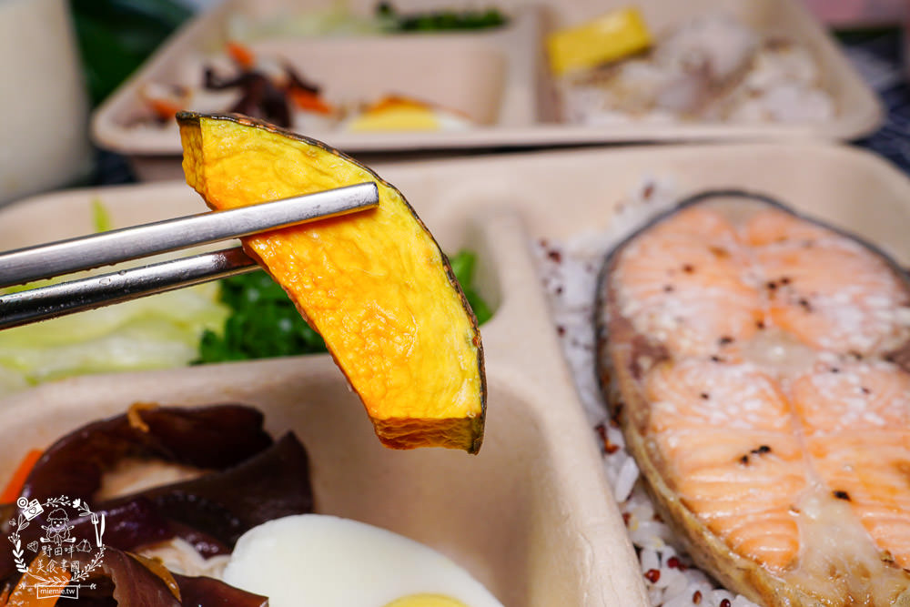 高雄隱藏版[543蔬果餐廚]每天選用新鮮蔬果的健康餐盒!香嫩牛排跟舒肥雞胸彈嫩激推!