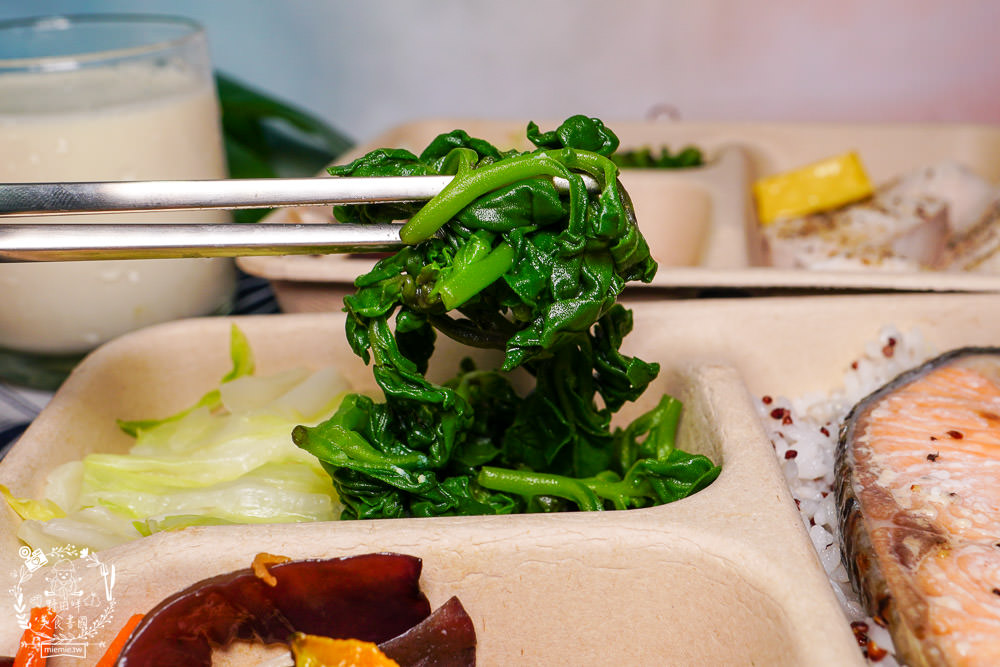 高雄隱藏版[543蔬果餐廚]每天選用新鮮蔬果的健康餐盒!香嫩牛排跟舒肥雞胸彈嫩激推!