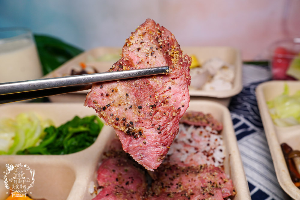 高雄隱藏版[543蔬果餐廚]每天選用新鮮蔬果的健康餐盒!香嫩牛排跟舒肥雞胸彈嫩激推!