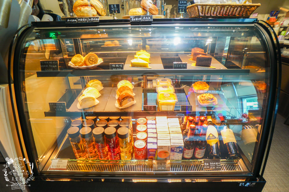 高雄咖啡廳[91°N Lounge]左營高鐵欣賞夕陽晚霞的景觀咖啡廳!提供舒適的商務包廂