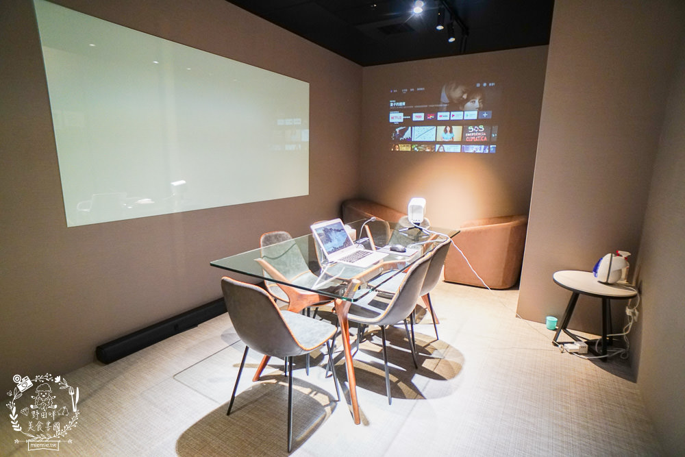 高雄咖啡廳[91°N Lounge]左營高鐵欣賞夕陽晚霞的景觀咖啡廳!提供舒適的商務包廂