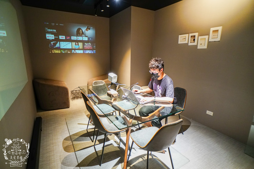 高雄咖啡廳[91°N Lounge]左營高鐵欣賞夕陽晚霞的景觀咖啡廳!提供舒適的商務包廂