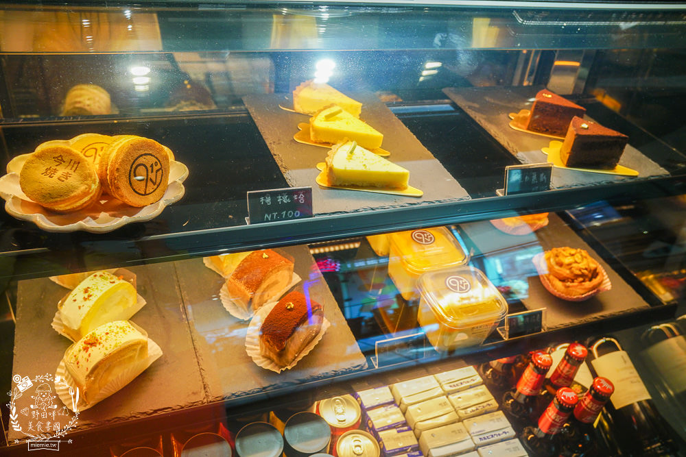 高雄咖啡廳[91°N Lounge]左營高鐵欣賞夕陽晚霞的景觀咖啡廳!提供舒適的商務包廂