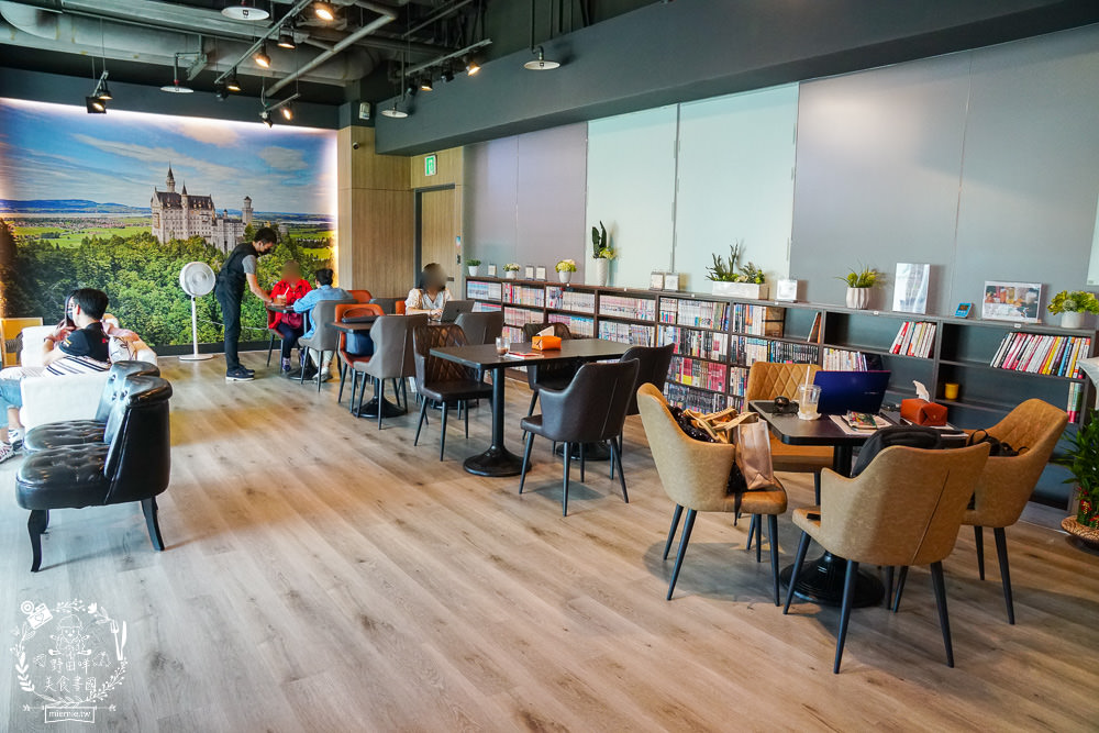 高雄咖啡廳[91°N Lounge]左營高鐵欣賞夕陽晚霞的景觀咖啡廳!提供舒適的商務包廂