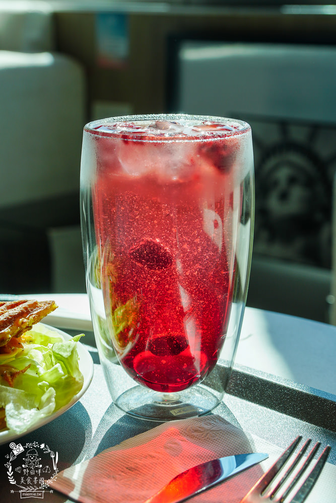 高雄咖啡廳[91°N Lounge]左營高鐵欣賞夕陽晚霞的景觀咖啡廳!提供舒適的商務包廂