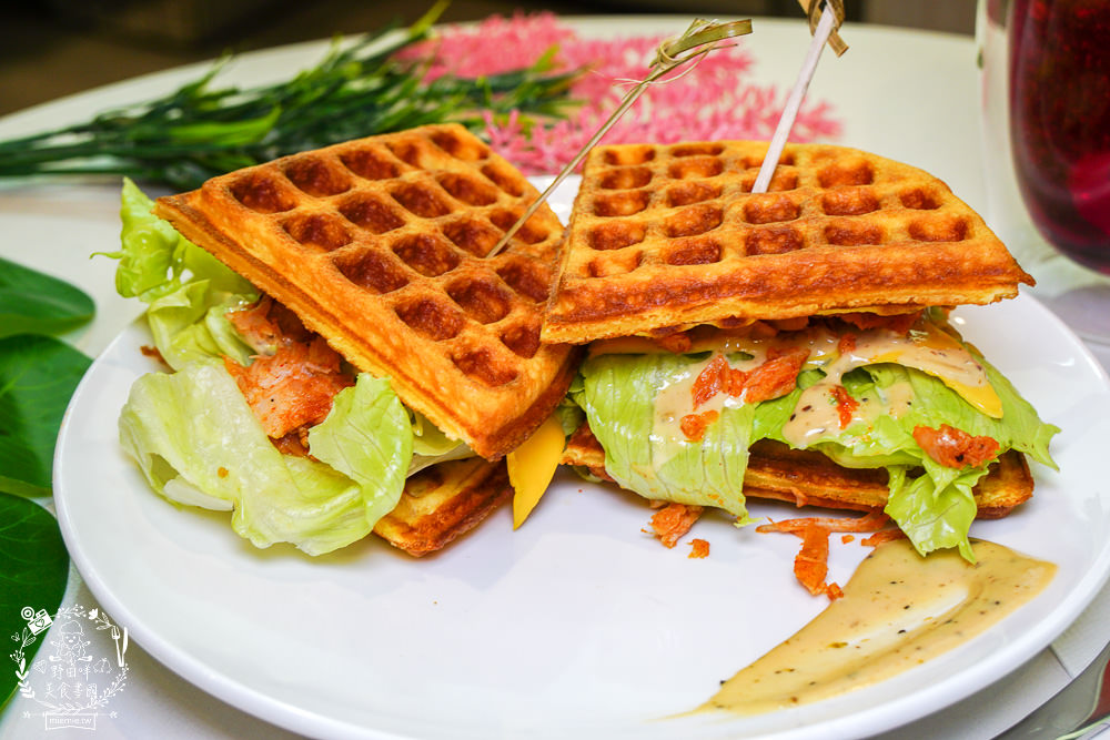 高雄咖啡廳[91°N Lounge]左營高鐵欣賞夕陽晚霞的景觀咖啡廳!提供舒適的商務包廂