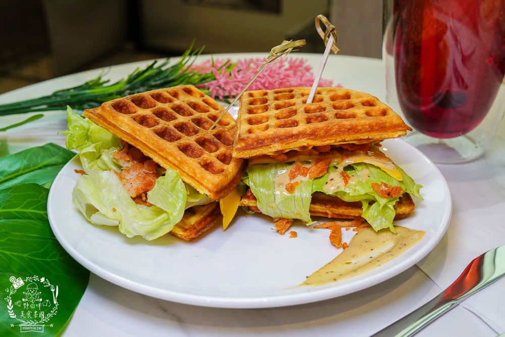 高雄咖啡廳[91°N Lounge]左營高鐵欣賞夕陽晚霞的景觀咖啡廳!提供舒適的商務包廂