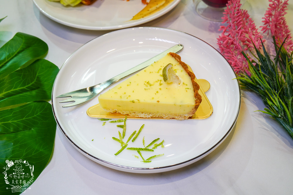 高雄咖啡廳[91°N Lounge]左營高鐵欣賞夕陽晚霞的景觀咖啡廳!提供舒適的商務包廂