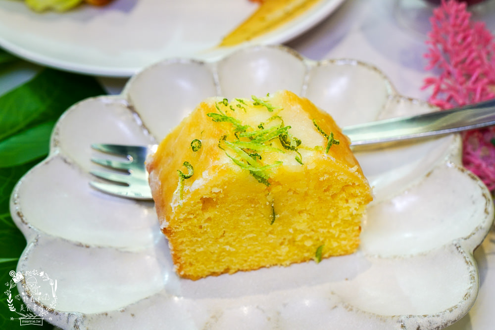 高雄咖啡廳[91°N Lounge]左營高鐵欣賞夕陽晚霞的景觀咖啡廳!提供舒適的商務包廂