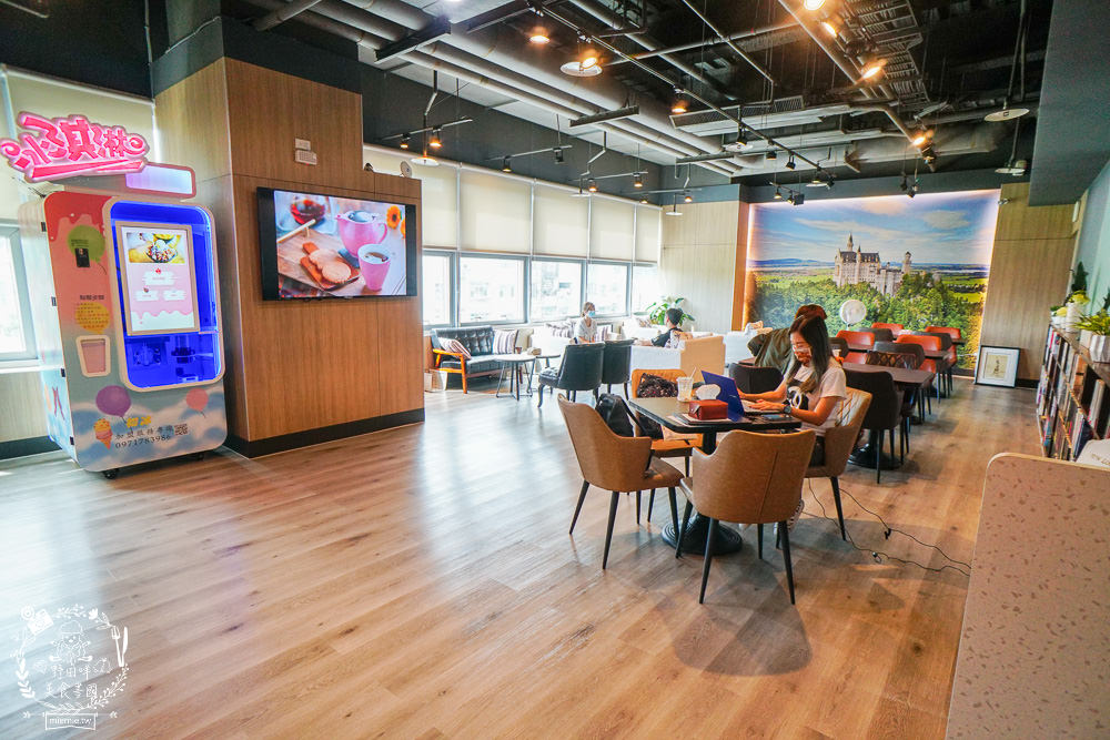 高雄咖啡廳[91°N Lounge]左營高鐵欣賞夕陽晚霞的景觀咖啡廳!提供舒適的商務包廂