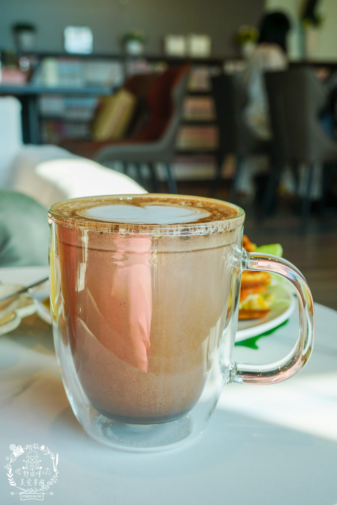 高雄咖啡廳[91°N Lounge]左營高鐵欣賞夕陽晚霞的景觀咖啡廳!提供舒適的商務包廂