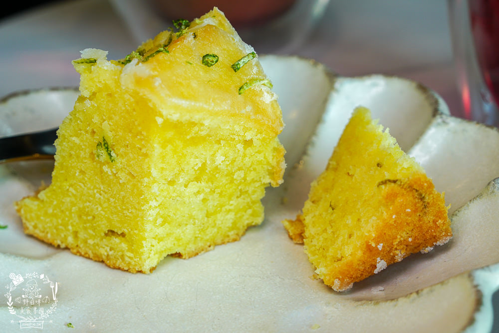 高雄咖啡廳[91°N Lounge]左營高鐵欣賞夕陽晚霞的景觀咖啡廳!提供舒適的商務包廂