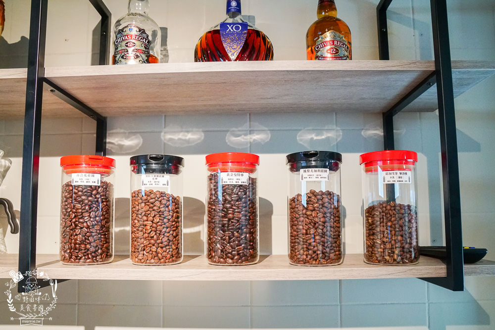 高雄咖啡廳[91°N Lounge]左營高鐵欣賞夕陽晚霞的景觀咖啡廳!提供舒適的商務包廂