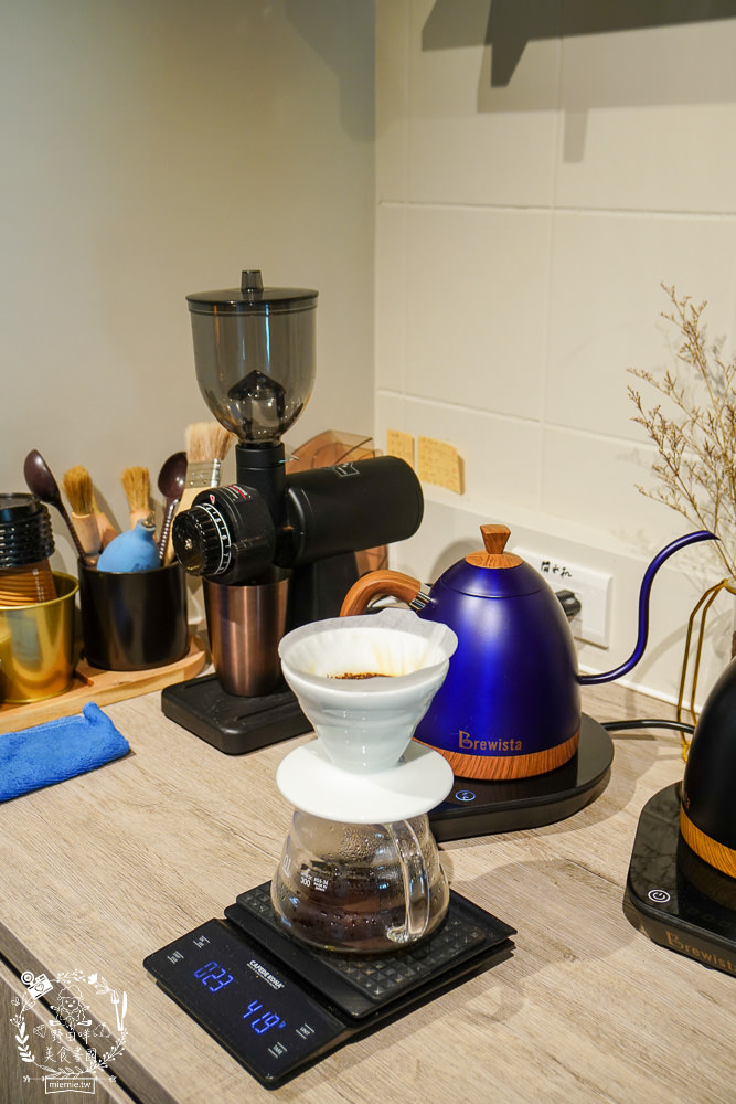 高雄咖啡廳[91°N Lounge]左營高鐵欣賞夕陽晚霞的景觀咖啡廳!提供舒適的商務包廂