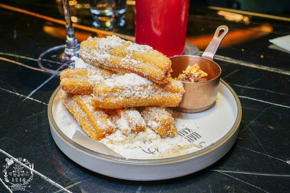 BAR KAO|高雄浪漫又奢華的高空夜景餐酒館!美麗絢爛的百萬夜景陪你度過美好又搖滾的一夜! - 第47張圖 BAR KAO|高雄浪漫又奢華的高空夜景餐酒館!美麗絢爛的百萬夜景陪你度過美好又搖滾的一夜!