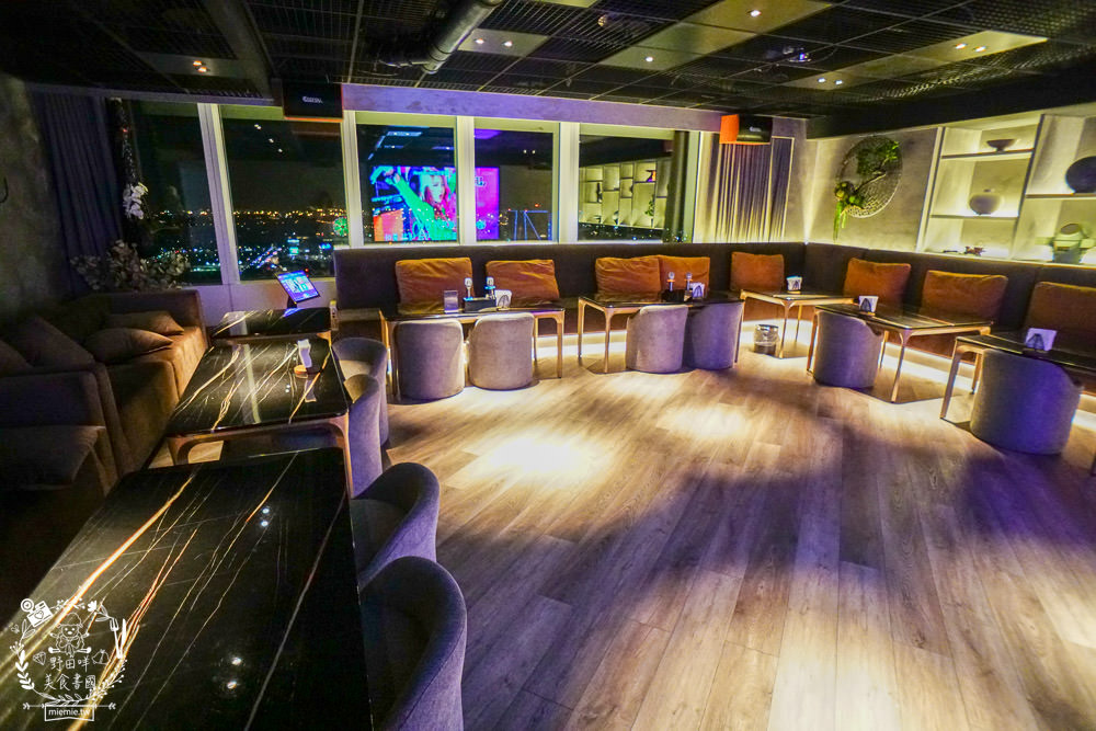 BAR KAO|高雄浪漫又奢華的高空夜景餐酒館!美麗絢爛的百萬夜景陪你度過美好又搖滾的一夜! - 第17張圖 BAR KAO|高雄浪漫又奢華的高空夜景餐酒館!美麗絢爛的百萬夜景陪你度過美好又搖滾的一夜!