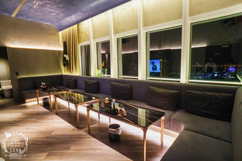 BAR KAO|高雄浪漫又奢華的高空夜景餐酒館!美麗絢爛的百萬夜景陪你度過美好又搖滾的一夜! - 第18張圖 BAR KAO|高雄浪漫又奢華的高空夜景餐酒館!美麗絢爛的百萬夜景陪你度過美好又搖滾的一夜!