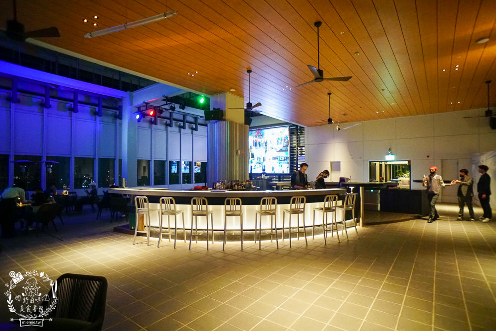 BAR KAO|高雄浪漫又奢華的高空夜景餐酒館!美麗絢爛的百萬夜景陪你度過美好又搖滾的一夜! - 第8張圖 BAR KAO|高雄浪漫又奢華的高空夜景餐酒館!美麗絢爛的百萬夜景陪你度過美好又搖滾的一夜!