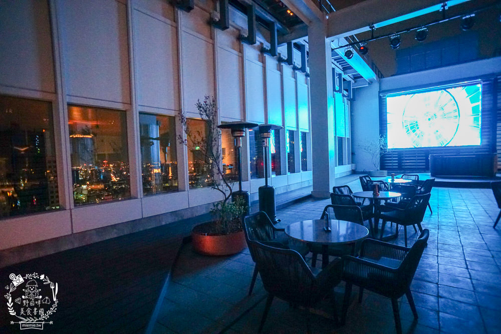 BAR KAO|高雄浪漫又奢華的高空夜景餐酒館!美麗絢爛的百萬夜景陪你度過美好又搖滾的一夜! - 第13張圖 BAR KAO|高雄浪漫又奢華的高空夜景餐酒館!美麗絢爛的百萬夜景陪你度過美好又搖滾的一夜!