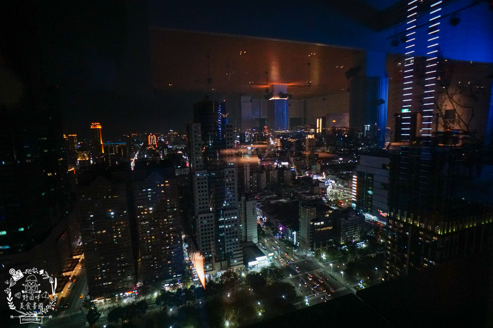 BAR KAO|高雄浪漫又奢華的高空夜景餐酒館!美麗絢爛的百萬夜景陪你度過美好又搖滾的一夜! - 第14張圖 BAR KAO|高雄浪漫又奢華的高空夜景餐酒館!美麗絢爛的百萬夜景陪你度過美好又搖滾的一夜!