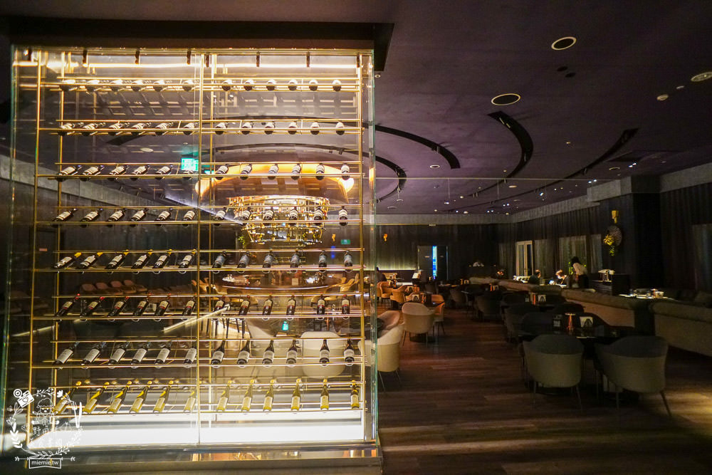 BAR KAO|高雄浪漫又奢華的高空夜景餐酒館!美麗絢爛的百萬夜景陪你度過美好又搖滾的一夜! - 第2張圖 BAR KAO|高雄浪漫又奢華的高空夜景餐酒館!美麗絢爛的百萬夜景陪你度過美好又搖滾的一夜!