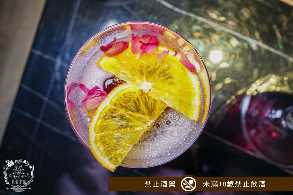 BAR KAO|高雄浪漫又奢華的高空夜景餐酒館!美麗絢爛的百萬夜景陪你度過美好又搖滾的一夜! - 第53張圖 BAR KAO|高雄浪漫又奢華的高空夜景餐酒館!美麗絢爛的百萬夜景陪你度過美好又搖滾的一夜!