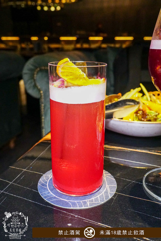 BAR KAO|高雄浪漫又奢華的高空夜景餐酒館!美麗絢爛的百萬夜景陪你度過美好又搖滾的一夜! - 第52張圖 BAR KAO|高雄浪漫又奢華的高空夜景餐酒館!美麗絢爛的百萬夜景陪你度過美好又搖滾的一夜!