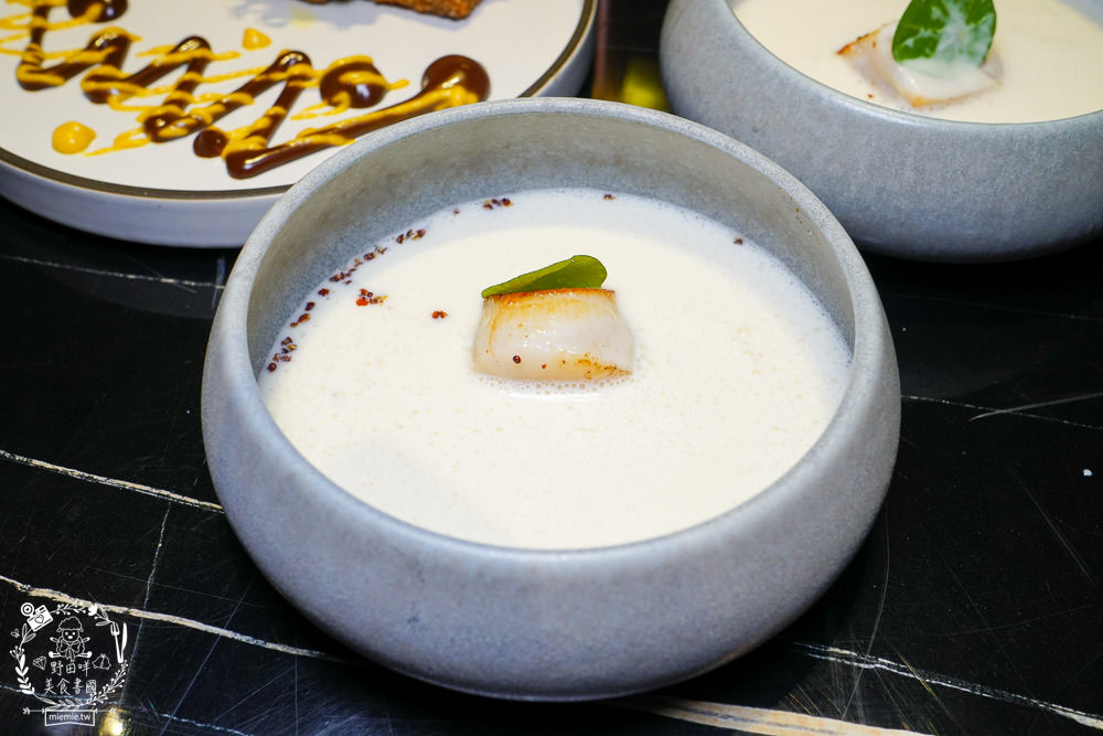 BAR KAO|高雄浪漫又奢華的高空夜景餐酒館!美麗絢爛的百萬夜景陪你度過美好又搖滾的一夜! - 第30張圖 BAR KAO|高雄浪漫又奢華的高空夜景餐酒館!美麗絢爛的百萬夜景陪你度過美好又搖滾的一夜!