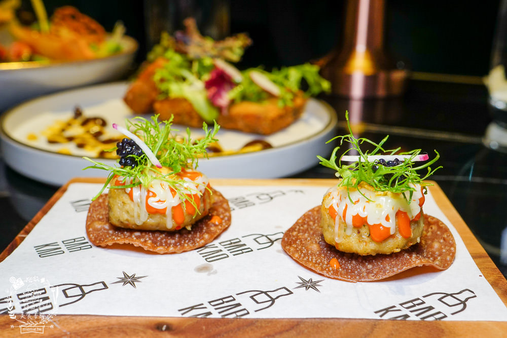 BAR KAO|高雄浪漫又奢華的高空夜景餐酒館!美麗絢爛的百萬夜景陪你度過美好又搖滾的一夜! - 第33張圖 BAR KAO|高雄浪漫又奢華的高空夜景餐酒館!美麗絢爛的百萬夜景陪你度過美好又搖滾的一夜!