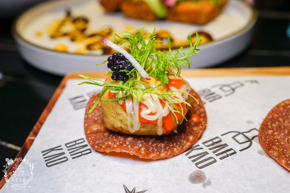 BAR KAO|高雄浪漫又奢華的高空夜景餐酒館!美麗絢爛的百萬夜景陪你度過美好又搖滾的一夜! - 第35張圖 BAR KAO|高雄浪漫又奢華的高空夜景餐酒館!美麗絢爛的百萬夜景陪你度過美好又搖滾的一夜!