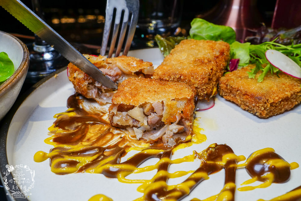 BAR KAO|高雄浪漫又奢華的高空夜景餐酒館!美麗絢爛的百萬夜景陪你度過美好又搖滾的一夜! - 第25張圖 BAR KAO|高雄浪漫又奢華的高空夜景餐酒館!美麗絢爛的百萬夜景陪你度過美好又搖滾的一夜!