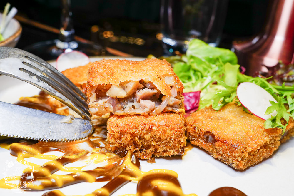 BAR KAO|高雄浪漫又奢華的高空夜景餐酒館!美麗絢爛的百萬夜景陪你度過美好又搖滾的一夜! - 第26張圖 BAR KAO|高雄浪漫又奢華的高空夜景餐酒館!美麗絢爛的百萬夜景陪你度過美好又搖滾的一夜!